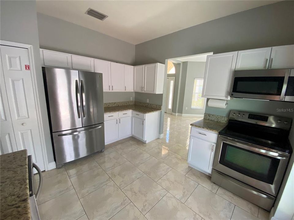 For Rent: $2,495 (4 beds, 3 baths, 2200 Square Feet)