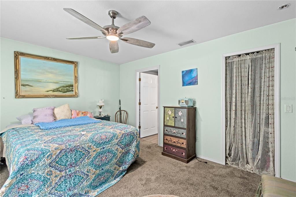 For Sale: $329,000 (3 beds, 2 baths, 1641 Square Feet)