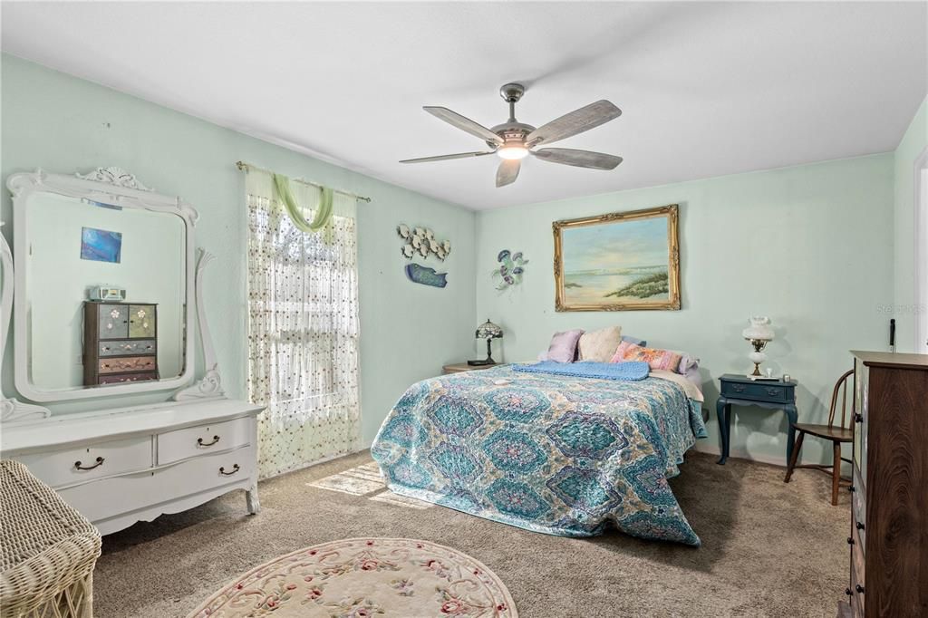 For Sale: $329,000 (3 beds, 2 baths, 1641 Square Feet)