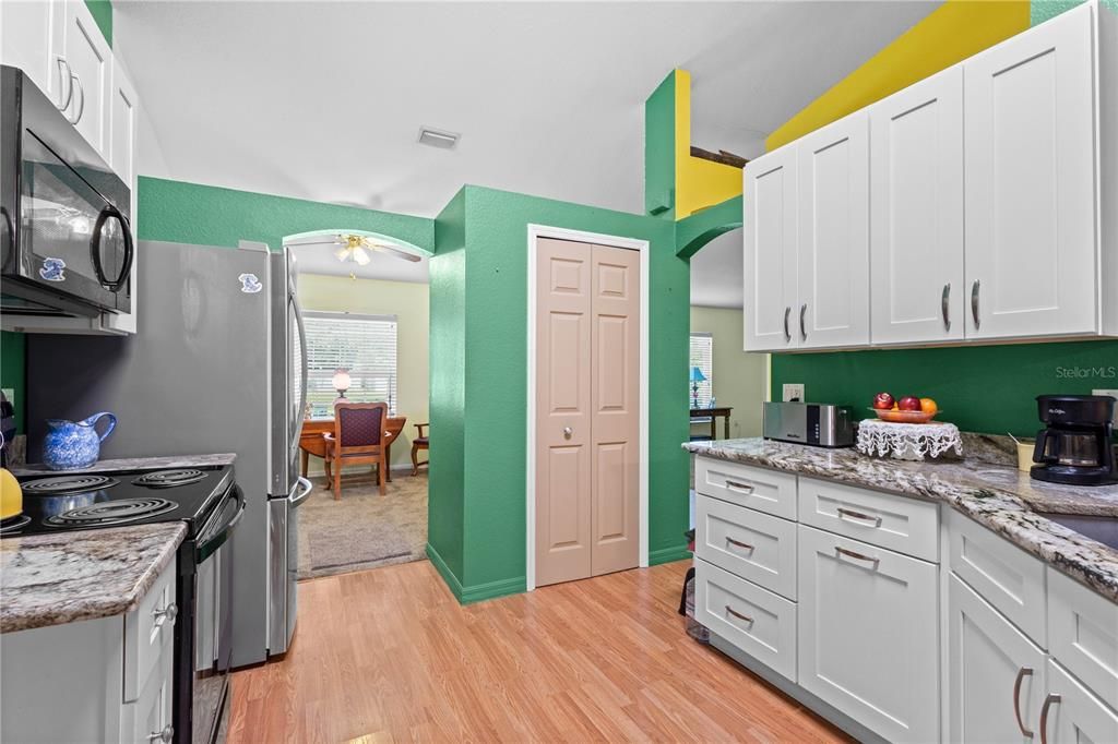 For Sale: $329,000 (3 beds, 2 baths, 1641 Square Feet)