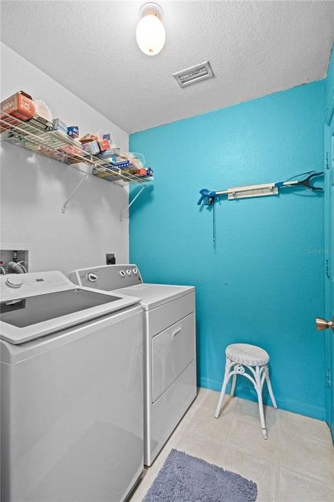 For Sale: $329,000 (3 beds, 2 baths, 1641 Square Feet)