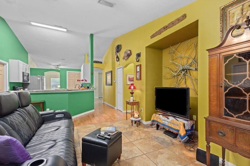 For Sale: $329,000 (3 beds, 2 baths, 1641 Square Feet)