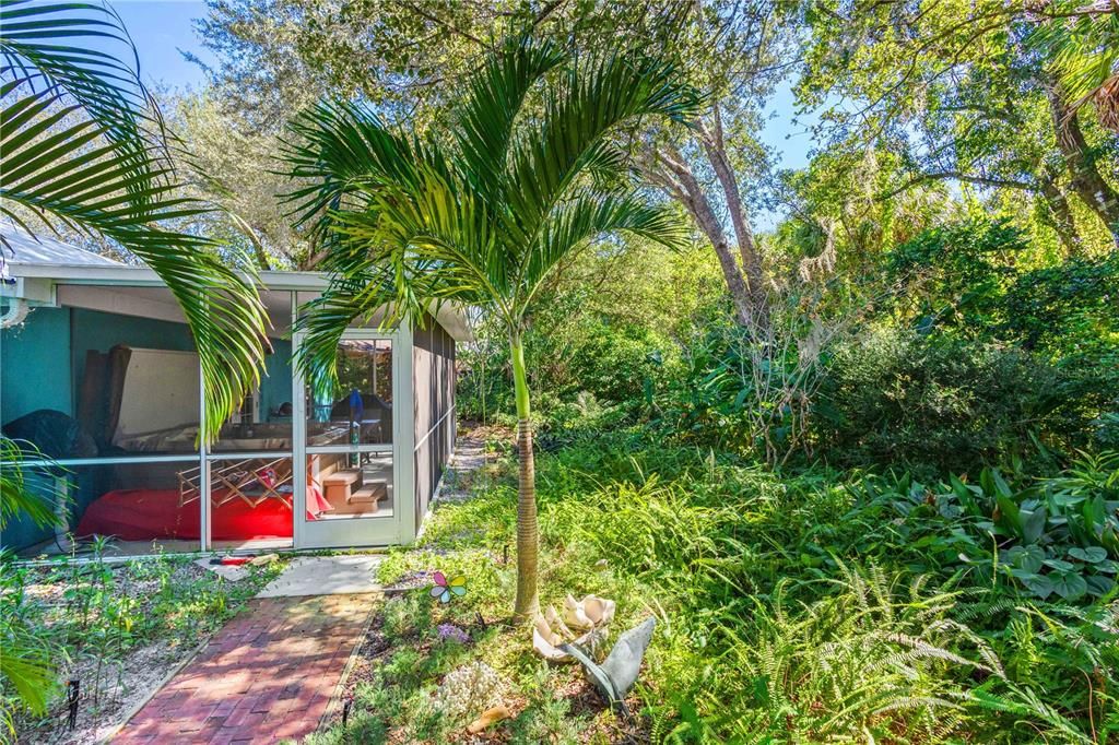 For Sale: $329,000 (3 beds, 2 baths, 1641 Square Feet)