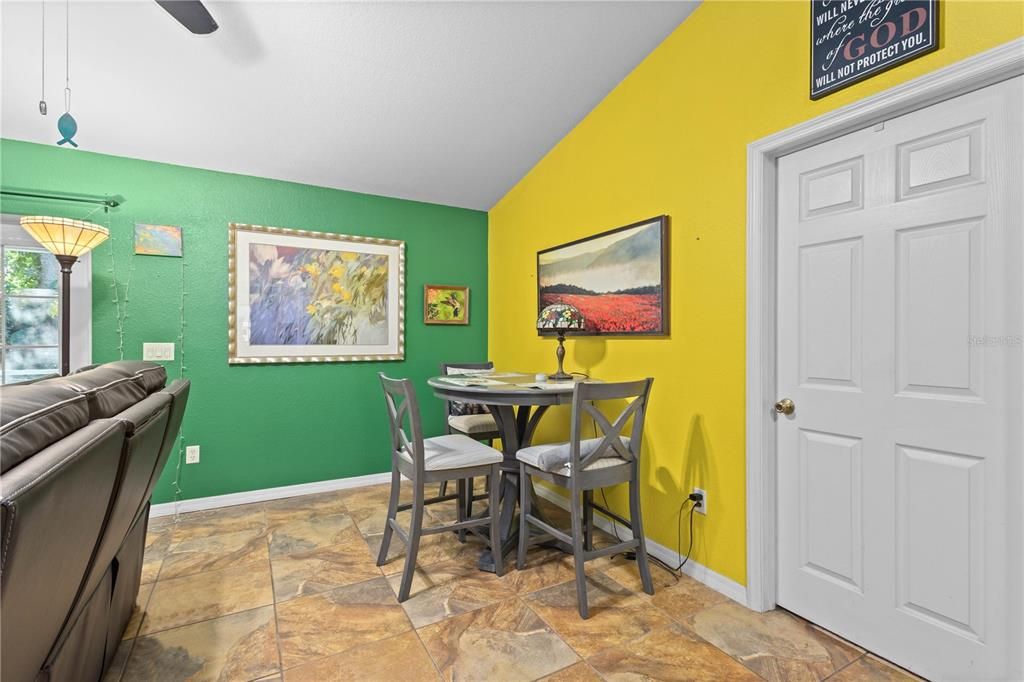 For Sale: $329,000 (3 beds, 2 baths, 1641 Square Feet)