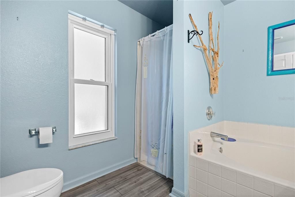 For Sale: $329,000 (3 beds, 2 baths, 1641 Square Feet)