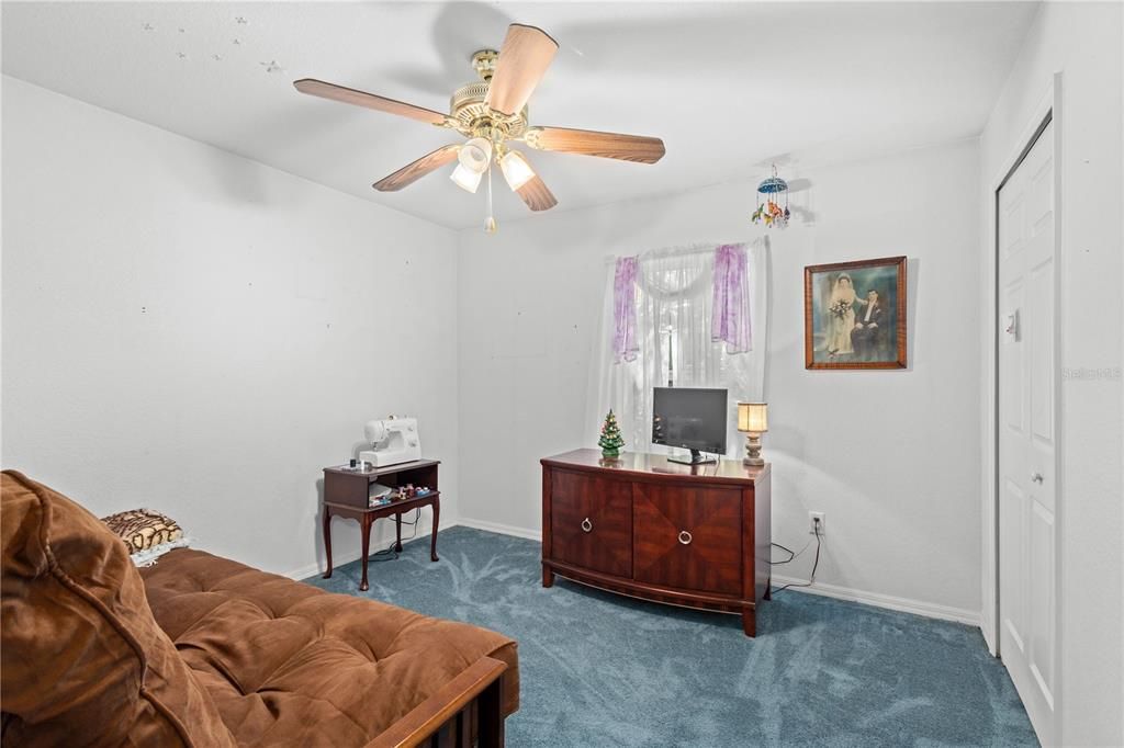 For Sale: $329,000 (3 beds, 2 baths, 1641 Square Feet)