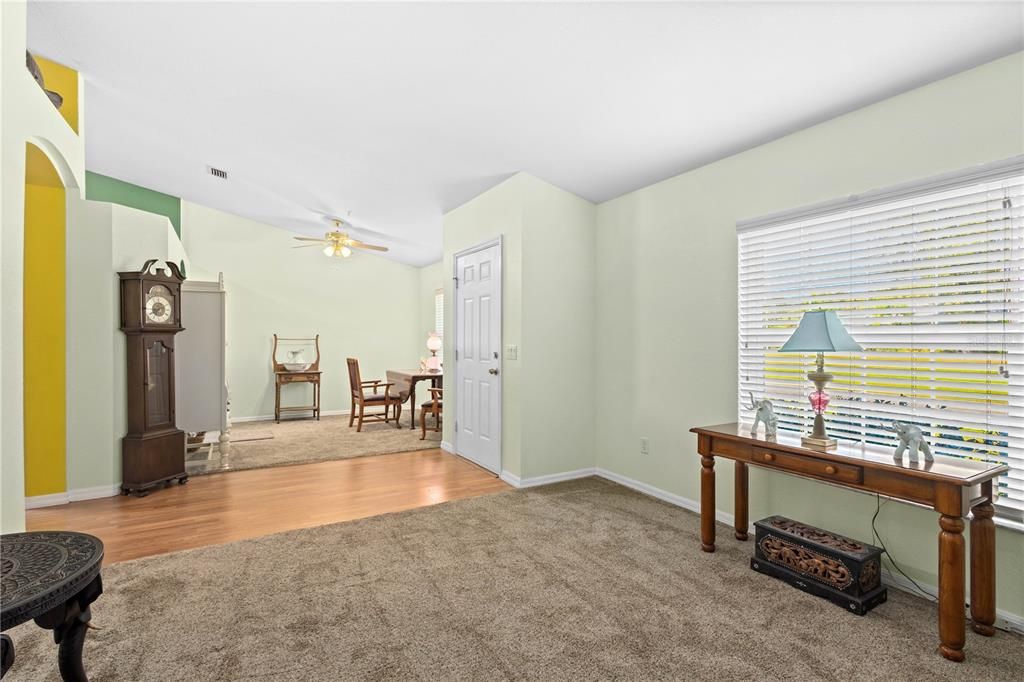 For Sale: $329,000 (3 beds, 2 baths, 1641 Square Feet)