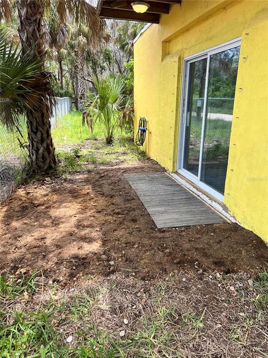 For Sale: $300,000 (1 beds, 1 baths, 672 Square Feet)