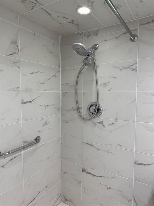 For Sale: $300,000 (1 beds, 1 baths, 672 Square Feet)