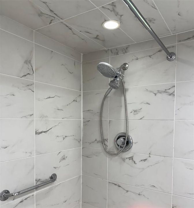 For Sale: $300,000 (1 beds, 1 baths, 672 Square Feet)