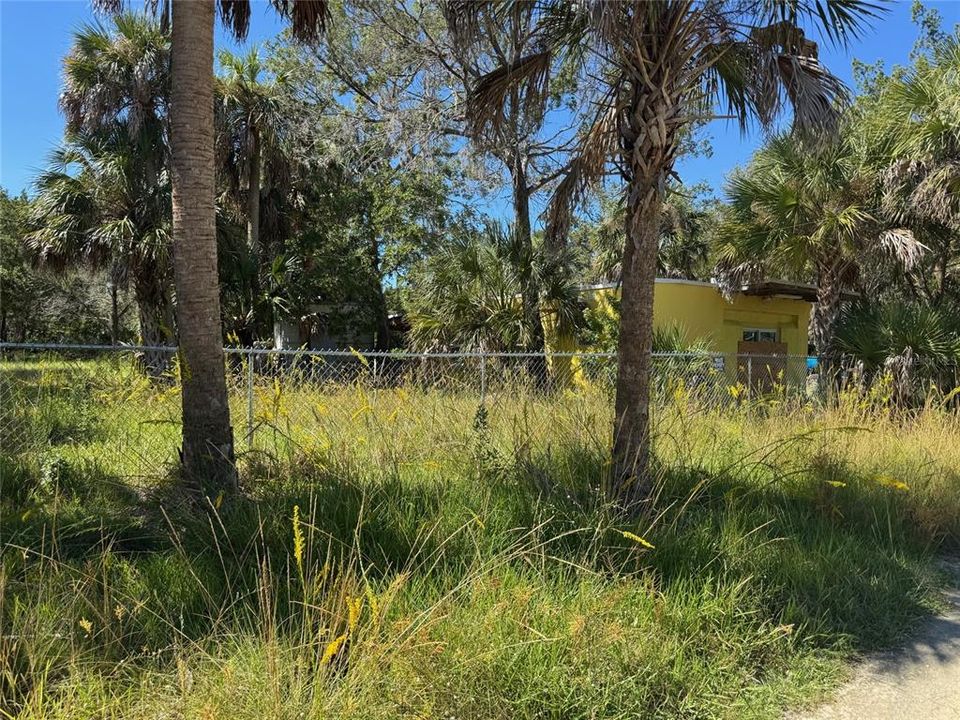 For Sale: $300,000 (1 beds, 1 baths, 672 Square Feet)