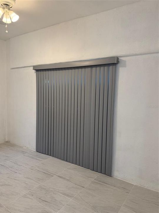 For Sale: $300,000 (1 beds, 1 baths, 672 Square Feet)