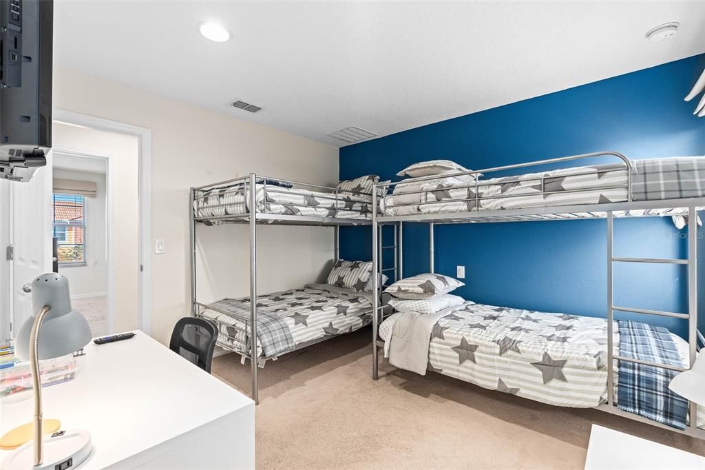 For Sale: $265,000 (2 beds, 2 baths, 1161 Square Feet)