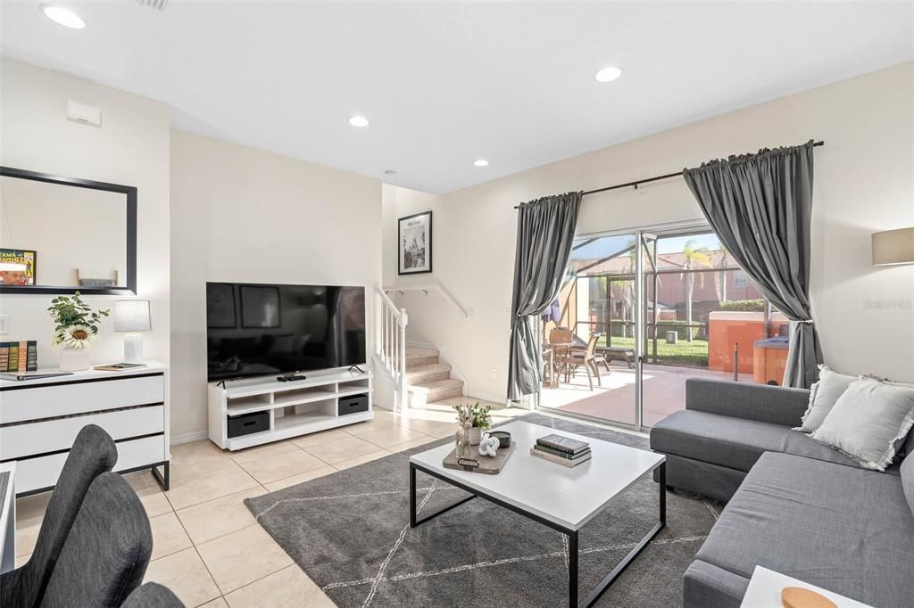 For Sale: $265,000 (2 beds, 2 baths, 1161 Square Feet)