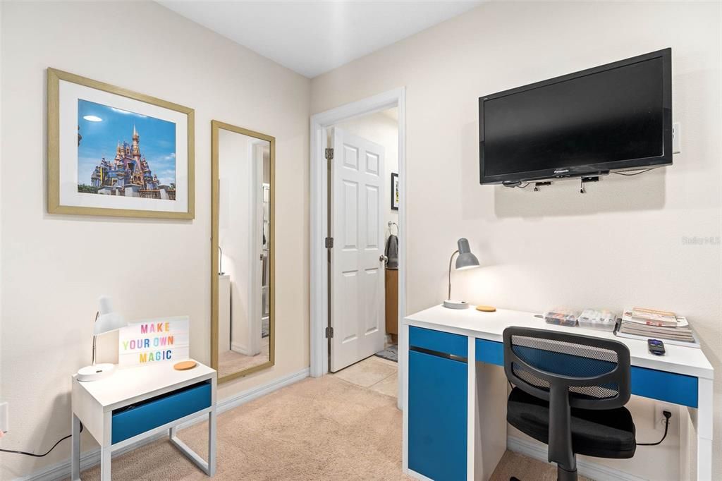 For Sale: $265,000 (2 beds, 2 baths, 1161 Square Feet)