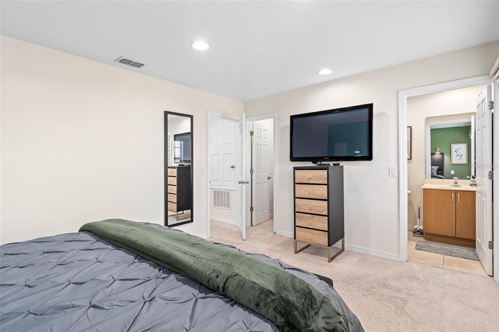 For Sale: $265,000 (2 beds, 2 baths, 1161 Square Feet)