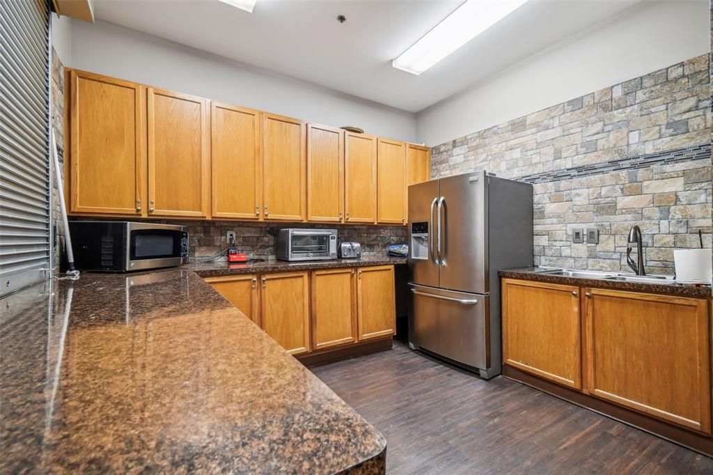 For Sale: $284,900 (2 beds, 2 baths, 1332 Square Feet)