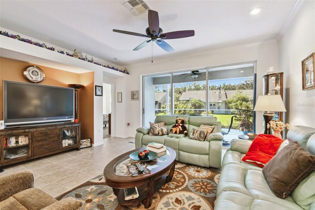 For Sale: $284,900 (2 beds, 2 baths, 1332 Square Feet)