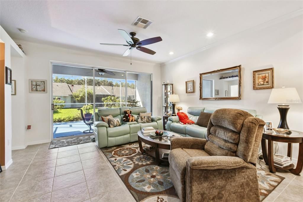 For Sale: $284,900 (2 beds, 2 baths, 1332 Square Feet)