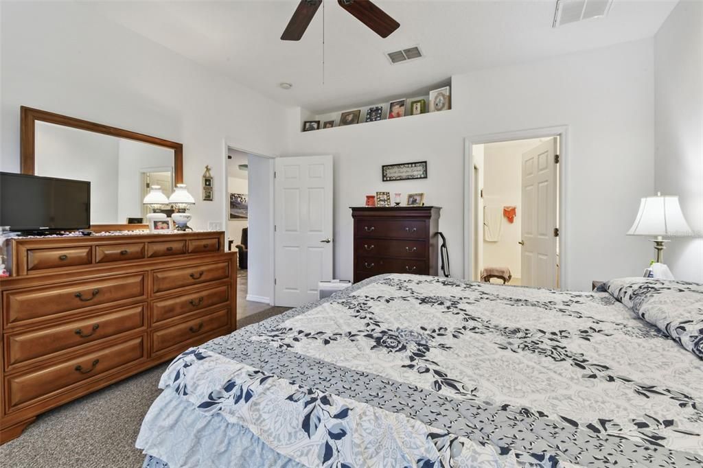 For Sale: $284,900 (2 beds, 2 baths, 1332 Square Feet)