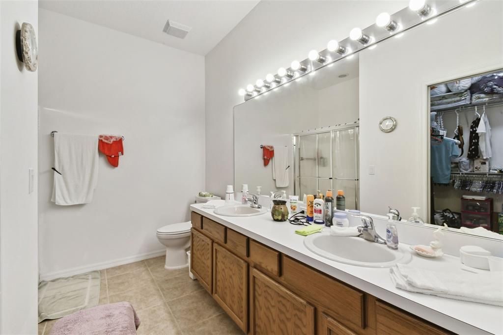 For Sale: $284,900 (2 beds, 2 baths, 1332 Square Feet)