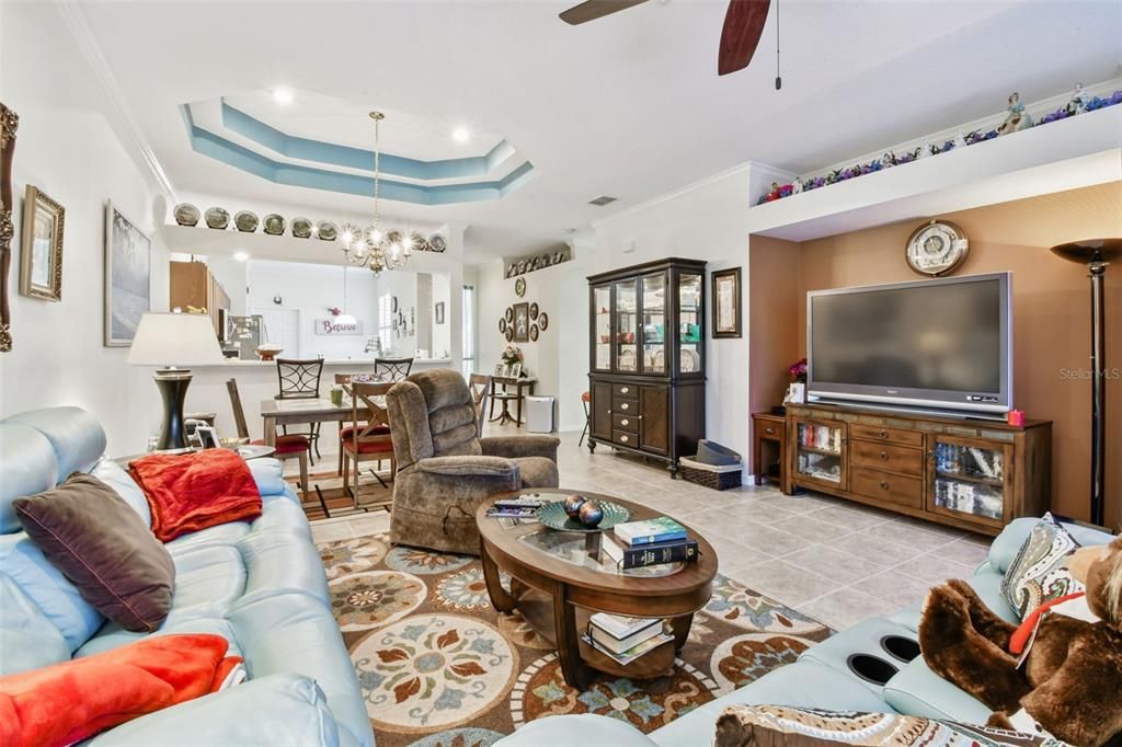 For Sale: $284,900 (2 beds, 2 baths, 1332 Square Feet)