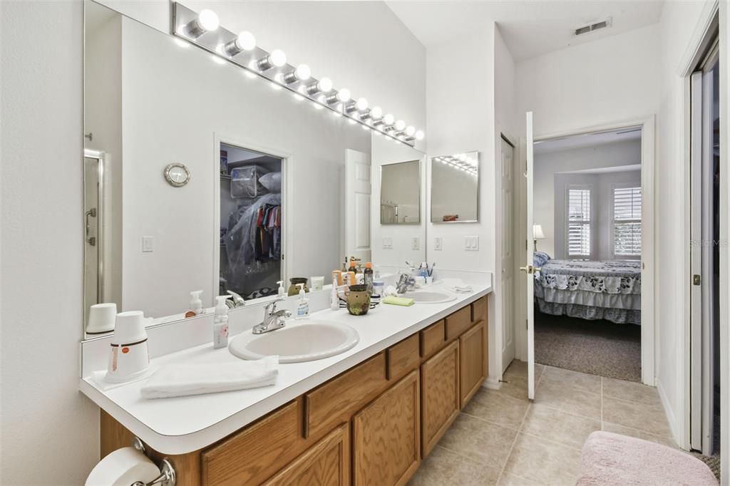 For Sale: $284,900 (2 beds, 2 baths, 1332 Square Feet)