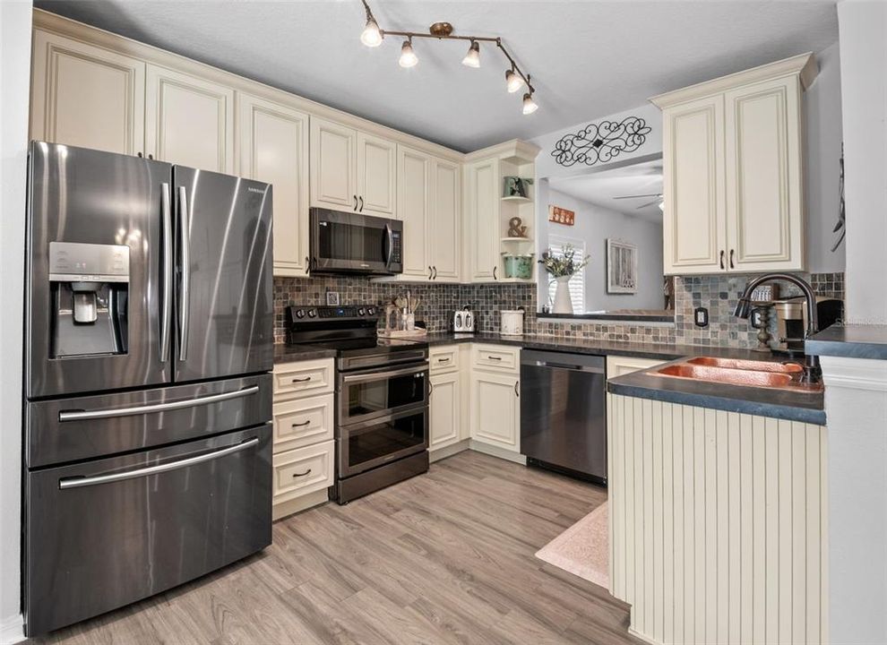 Active With Contract: $395,000 (4 beds, 2 baths, 1784 Square Feet)