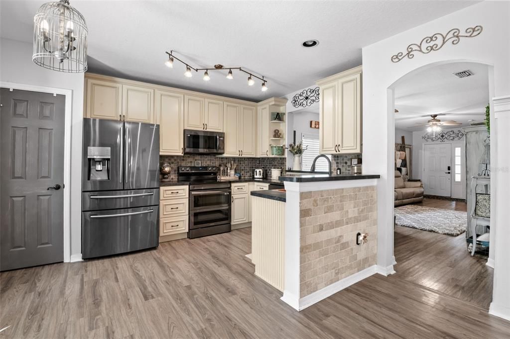 Active With Contract: $395,000 (4 beds, 2 baths, 1784 Square Feet)