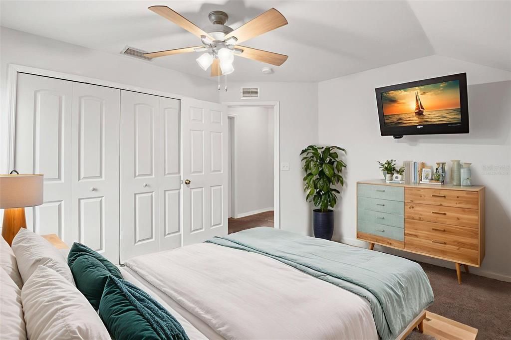 Active With Contract: $395,000 (4 beds, 2 baths, 1784 Square Feet)