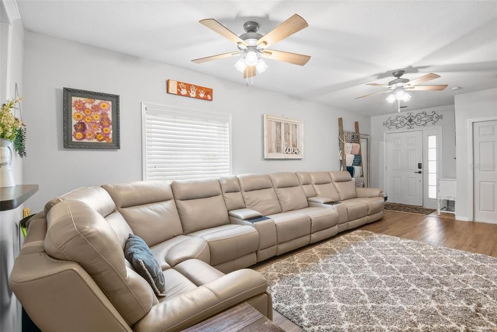 Active With Contract: $395,000 (4 beds, 2 baths, 1784 Square Feet)