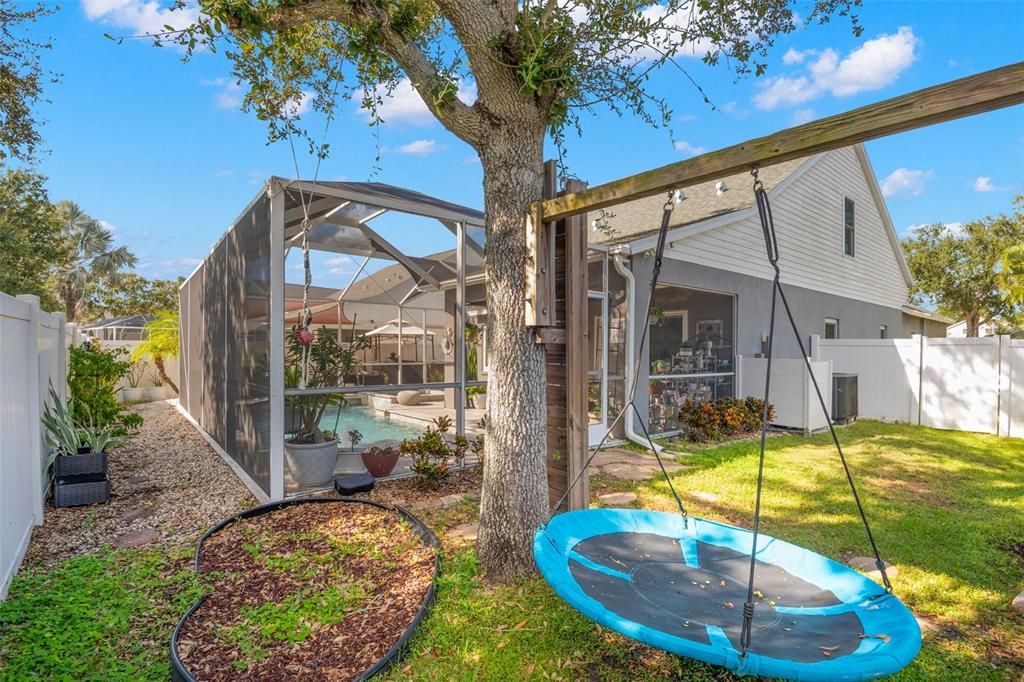 Active With Contract: $395,000 (4 beds, 2 baths, 1784 Square Feet)