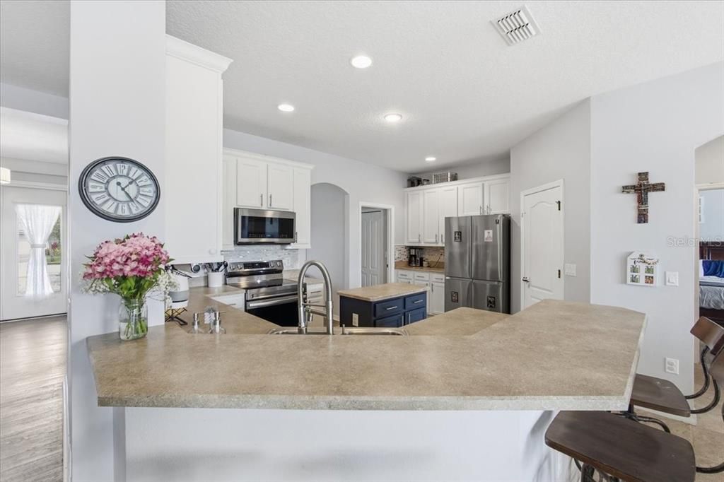 En Venta: $554,900 (4 camas, 2 baños, 3019 Pies cuadrados)