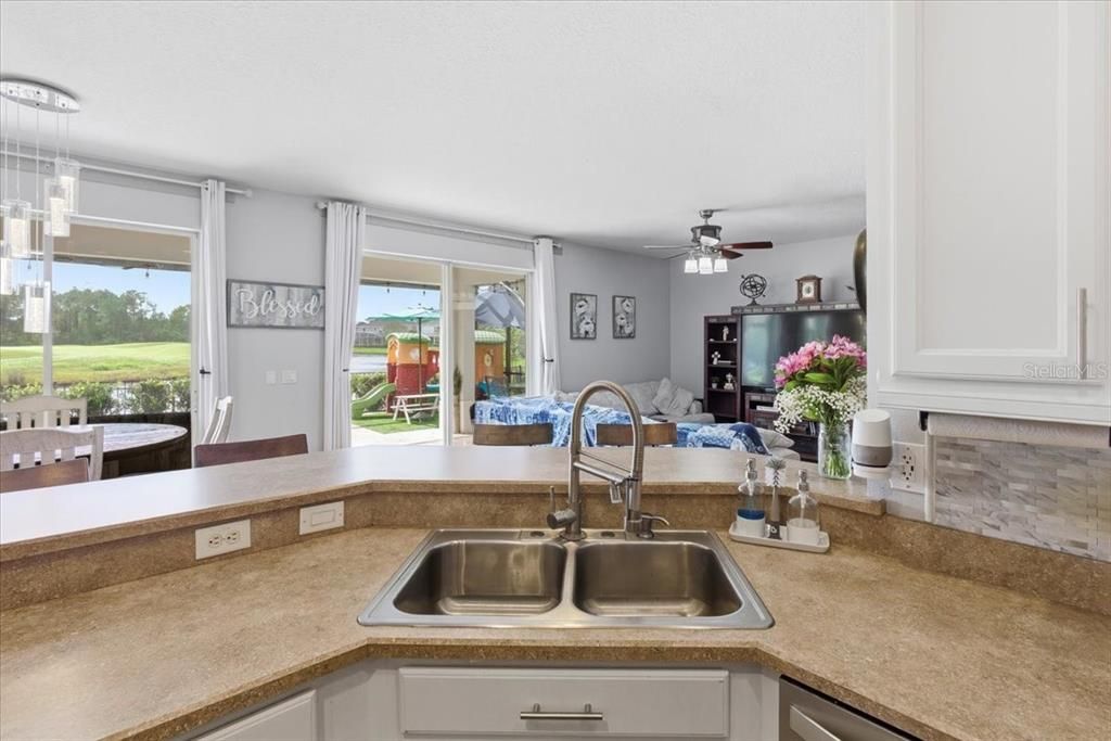 En Venta: $554,900 (4 camas, 2 baños, 3019 Pies cuadrados)