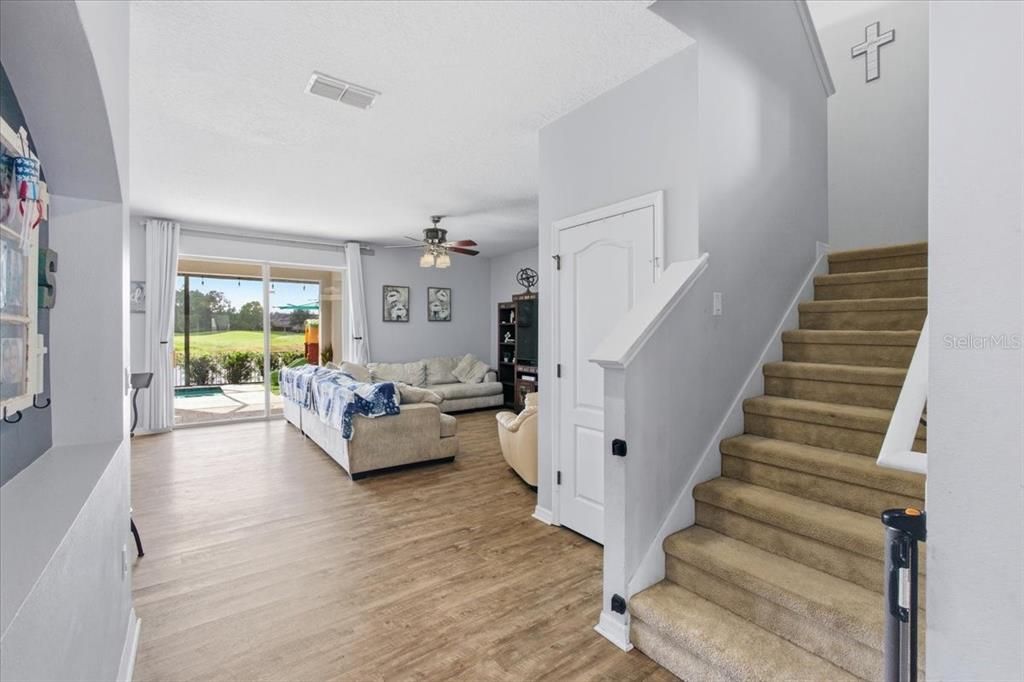 En Venta: $554,900 (4 camas, 2 baños, 3019 Pies cuadrados)