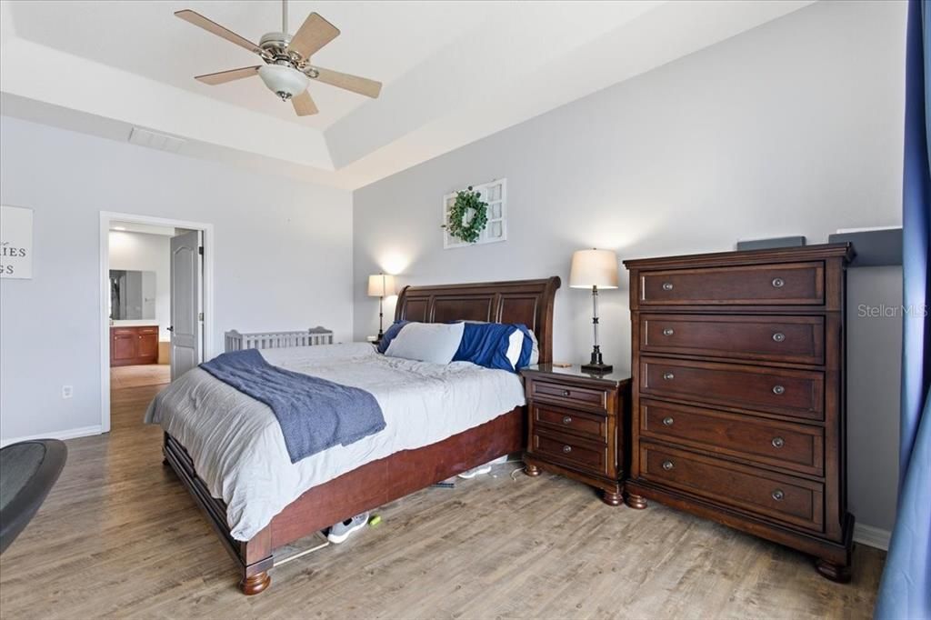 En Venta: $554,900 (4 camas, 2 baños, 3019 Pies cuadrados)