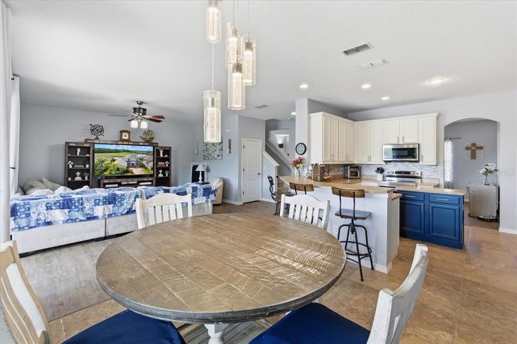 En Venta: $554,900 (4 camas, 2 baños, 3019 Pies cuadrados)