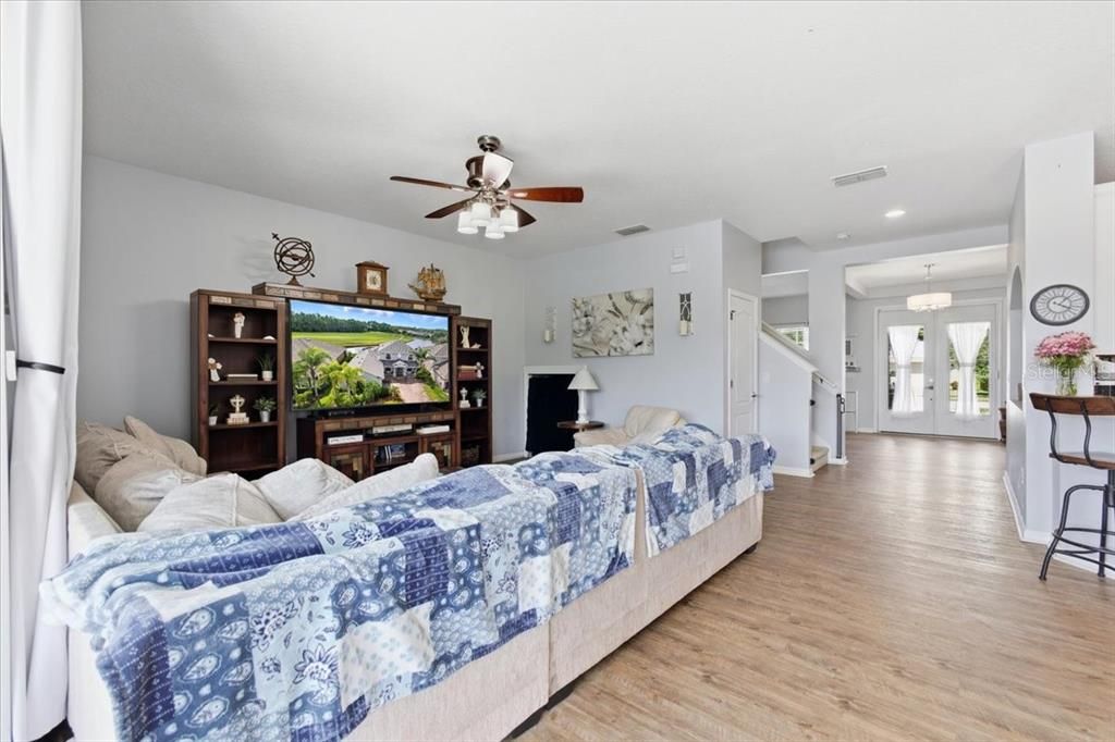 En Venta: $554,900 (4 camas, 2 baños, 3019 Pies cuadrados)