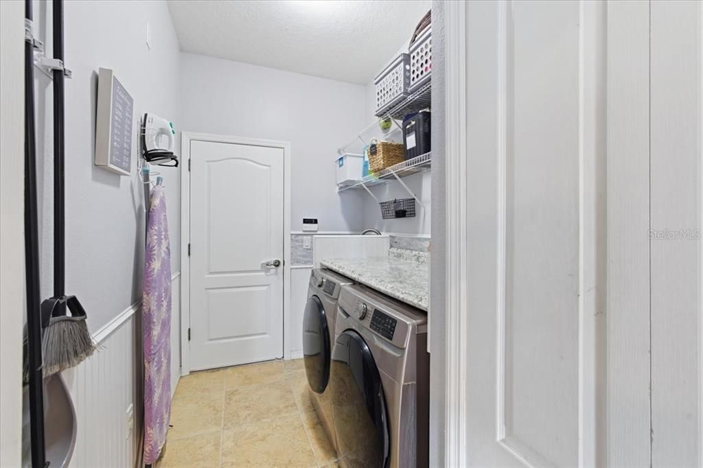 En Venta: $554,900 (4 camas, 2 baños, 3019 Pies cuadrados)