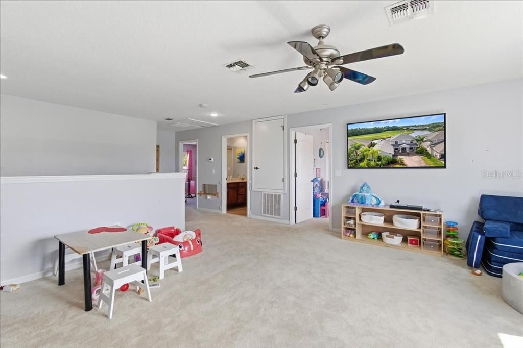 En Venta: $554,900 (4 camas, 2 baños, 3019 Pies cuadrados)