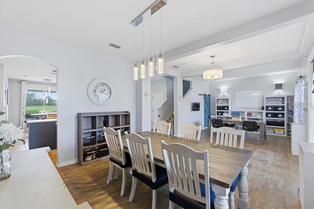 En Venta: $554,900 (4 camas, 2 baños, 3019 Pies cuadrados)