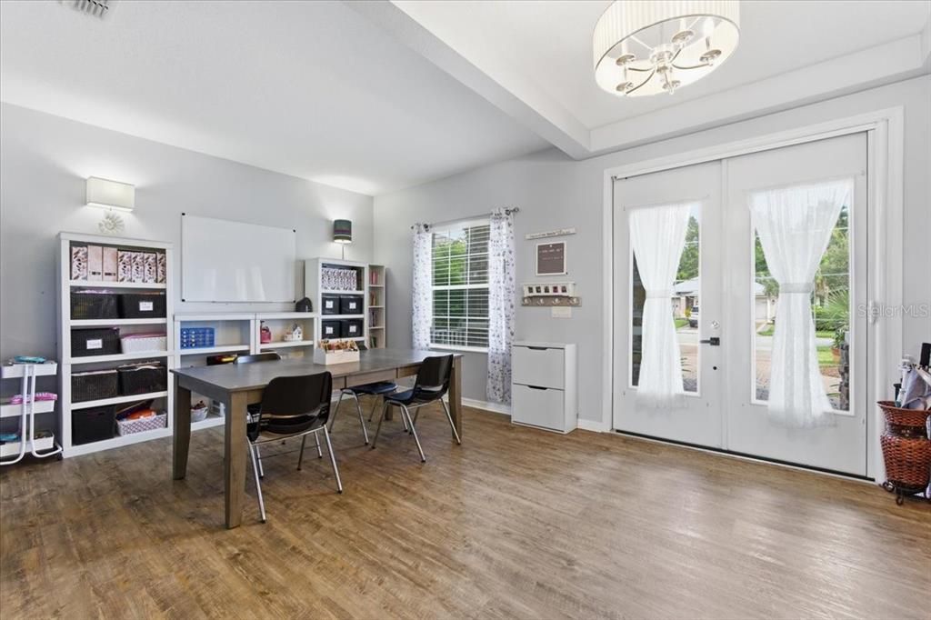 En Venta: $554,900 (4 camas, 2 baños, 3019 Pies cuadrados)