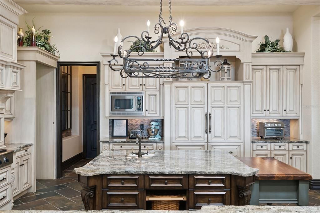 For Sale: $7,750,000 (7 beds, 7 baths, 10485 Square Feet)