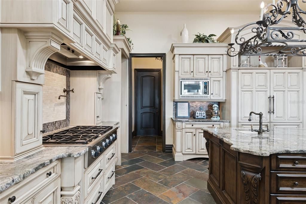 For Sale: $7,750,000 (7 beds, 7 baths, 10485 Square Feet)