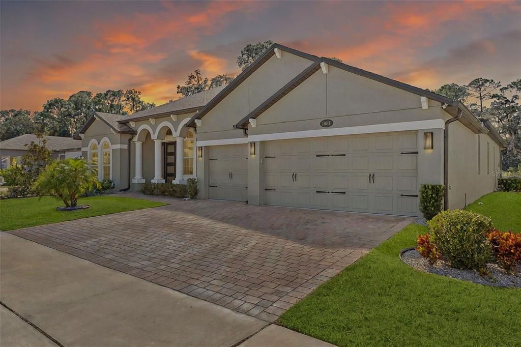 合同活跃: $905,000 (4 贝兹, 3 浴室, 3036 平方英尺)