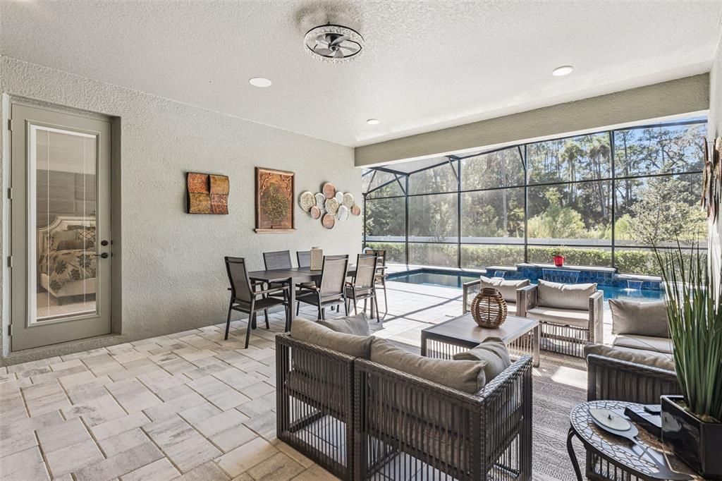 合同活跃: $905,000 (4 贝兹, 3 浴室, 3036 平方英尺)