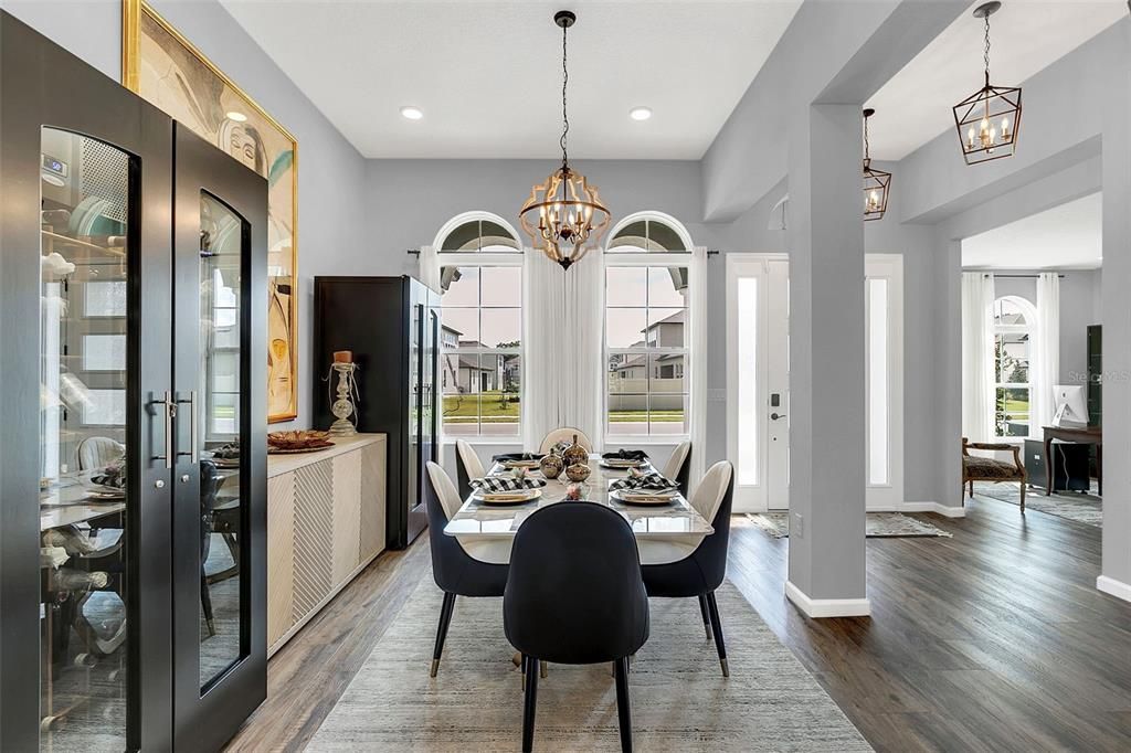 合同活跃: $905,000 (4 贝兹, 3 浴室, 3036 平方英尺)