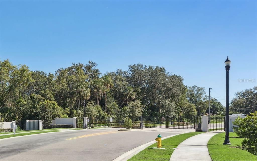 合同活跃: $905,000 (4 贝兹, 3 浴室, 3036 平方英尺)