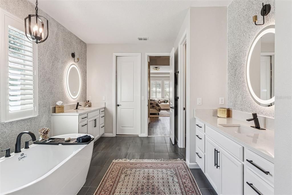 合同活跃: $905,000 (4 贝兹, 3 浴室, 3036 平方英尺)