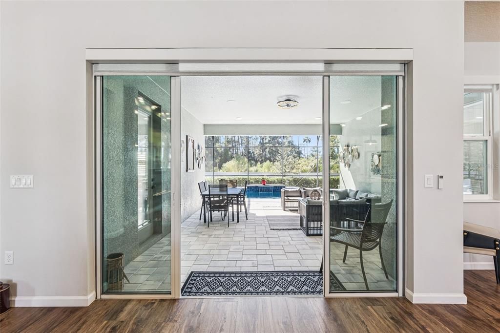 合同活跃: $905,000 (4 贝兹, 3 浴室, 3036 平方英尺)